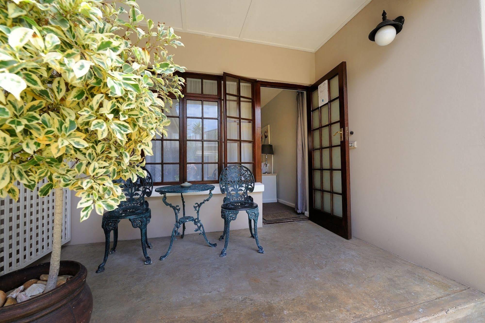Bed & Breakfast Beachwalk - #solar Energy #no Loadshedding Port Elizabeth